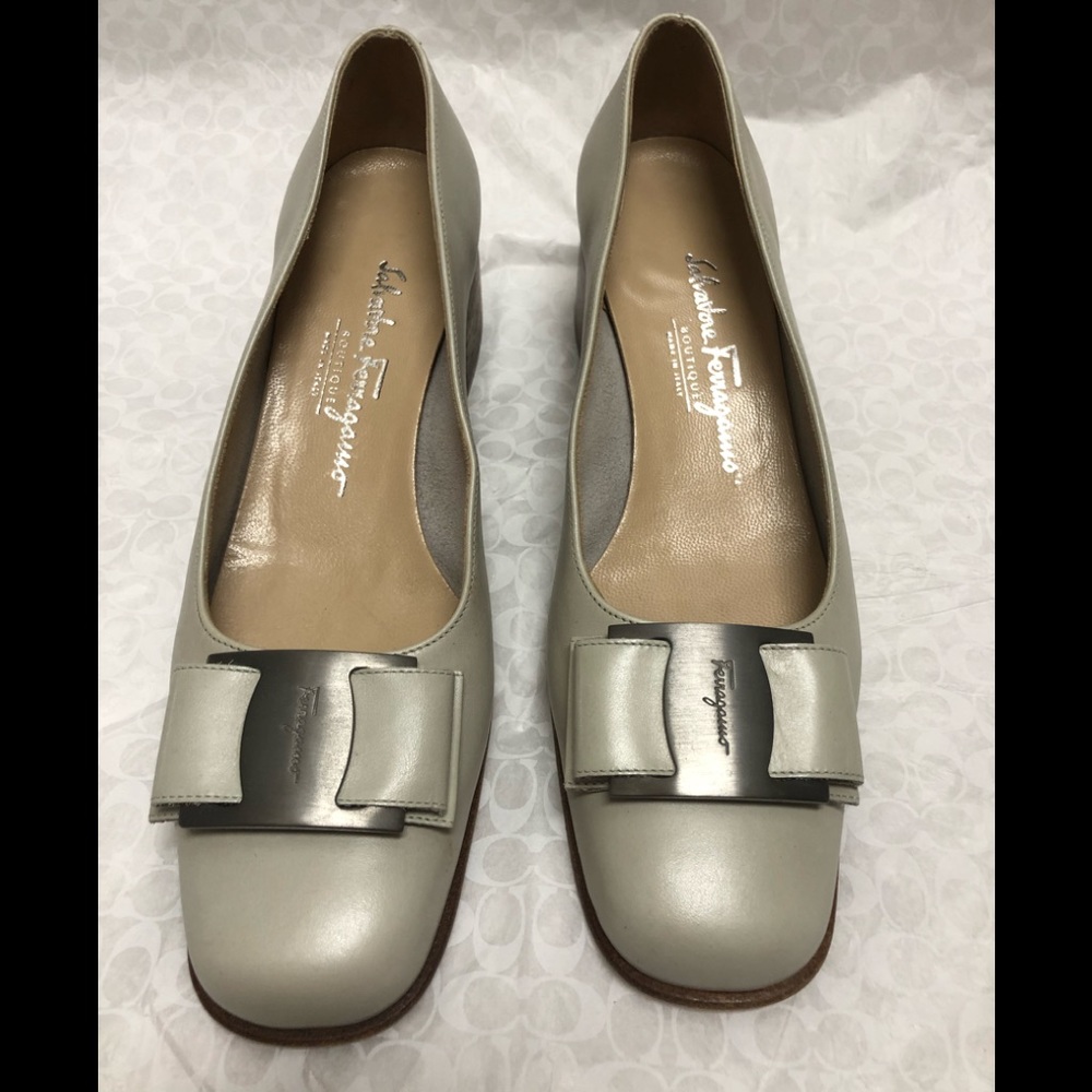 Ferragamo light gray / stone shoes 6C